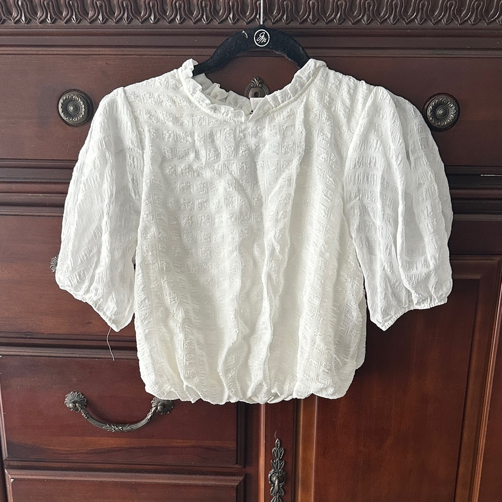 Chic White Textured Blouse